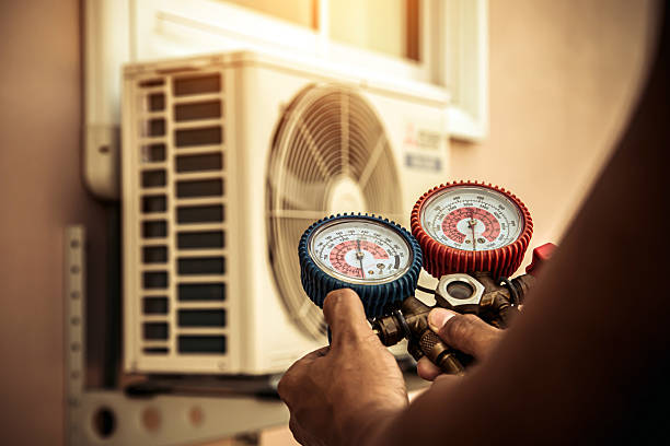 Professional Ductwork Repair technician working in Black Diamond, FL